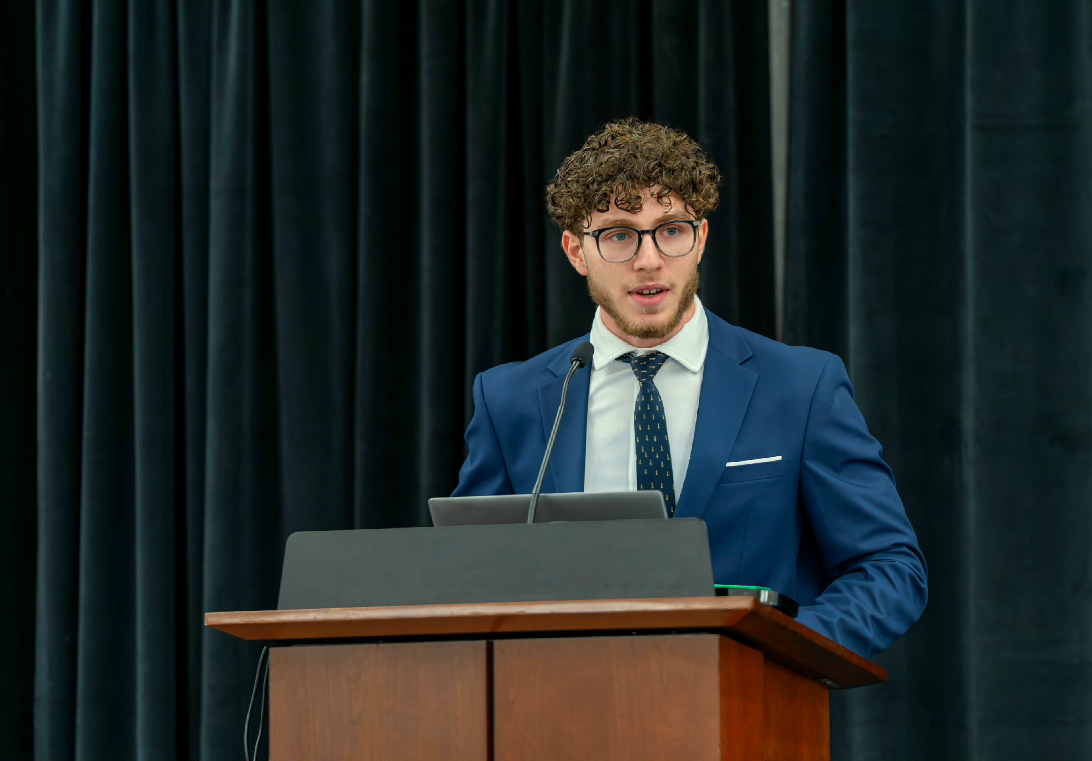 Mohamed Irhabi speaking at his award ceremony