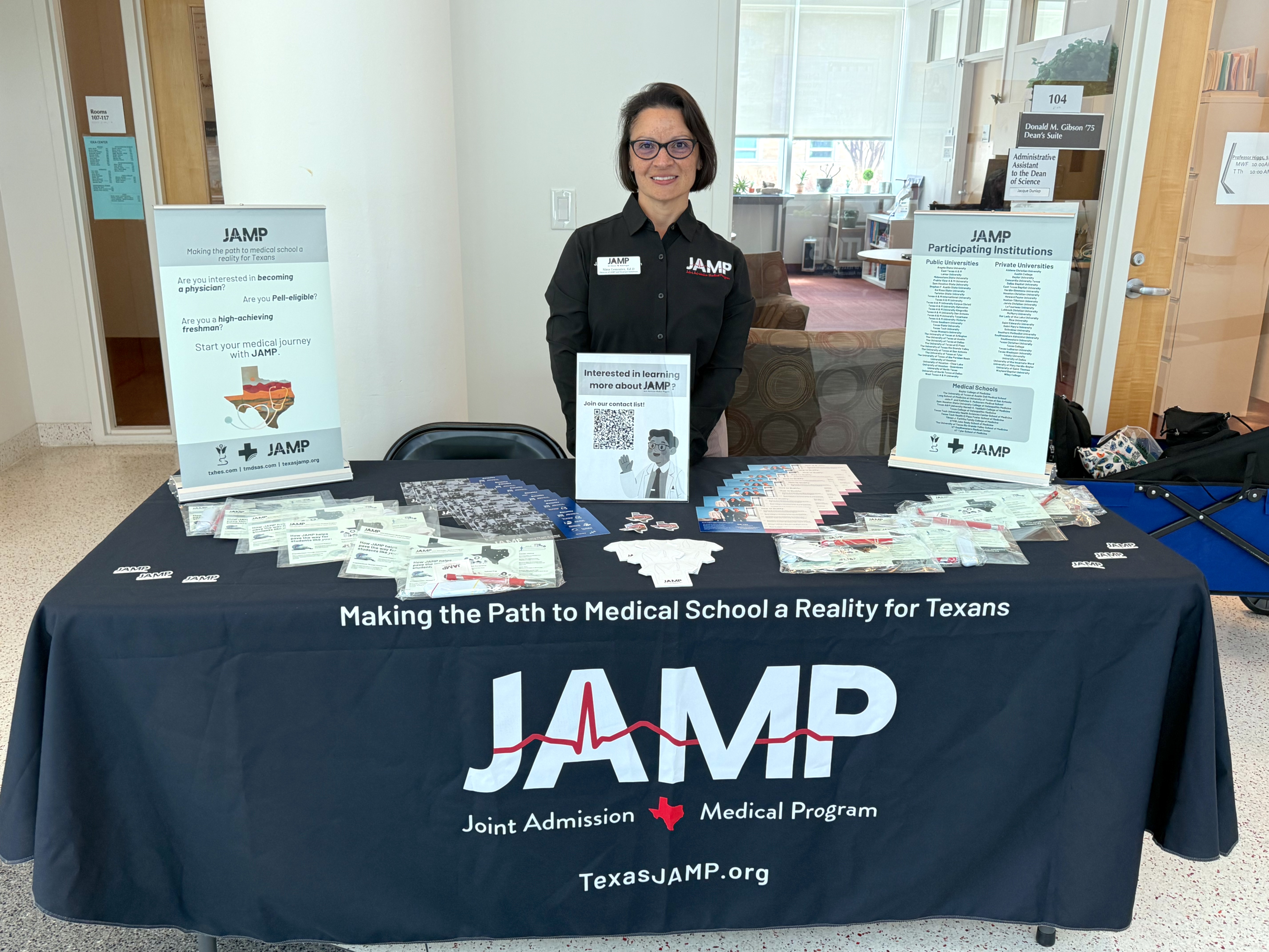 https://www.txhes.com/_resources/images/newsroom-resources/stock-photos/fairs-drnina-jamp-table.jpg